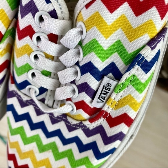 Vans Rainbow chevron zig zag print sneakers tennis shoes size 8.5 - Picture 8 of 9